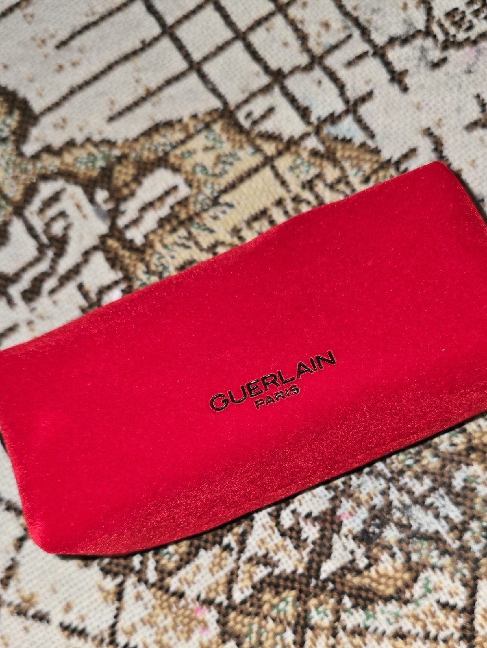 GUERLAIN Bright Red Velvet Lipstick/ Cosmetic Pouch